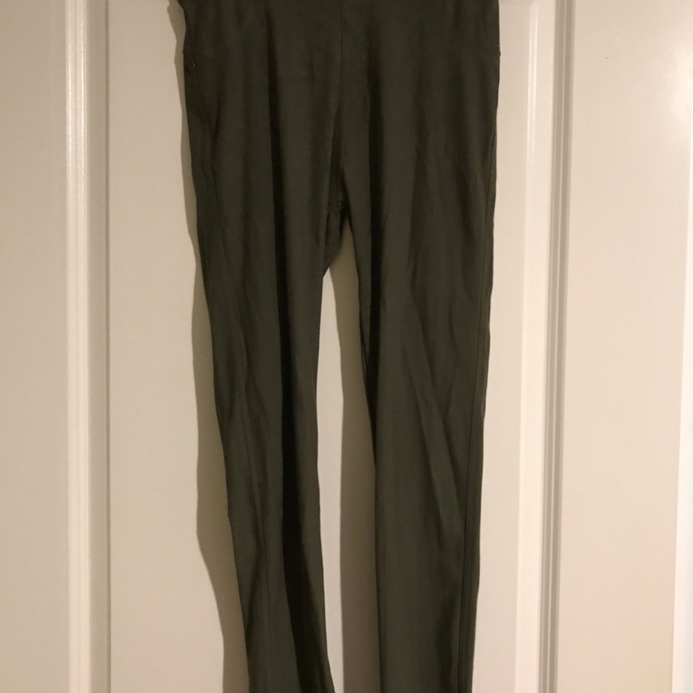 Jeggings- one size fits all. Lightweight & soft .